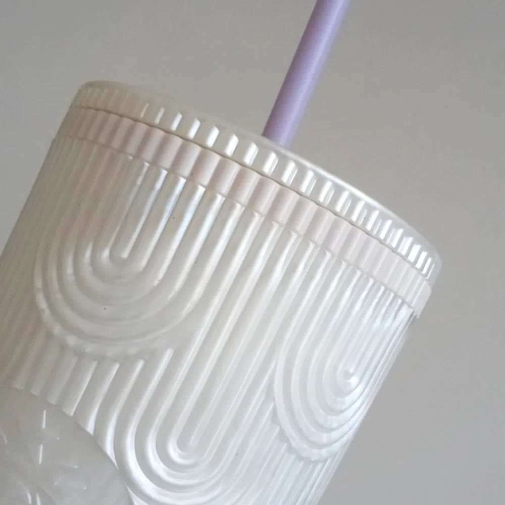 Beautiful Starbucks Pearl White Mermaid Scale Cold Cup 24 oz. Tumbler with Straw